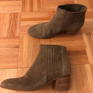 Vince Flint Haider Gored Suede Ankle Boots/Booties